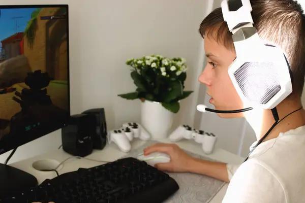 How to Keep Online Gaming a Healthy Hobby